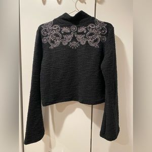 Cropped embroidered sweater with bell sleeves